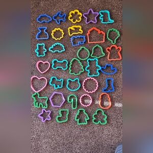 Lot of 35 Plastic Cookie Cutters Animals Holiday Transportation Dinosaurs + More